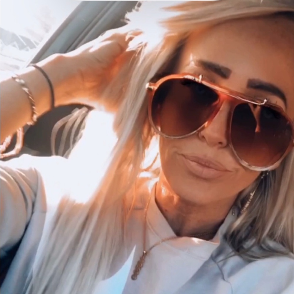 Meet your Posher, Suzette